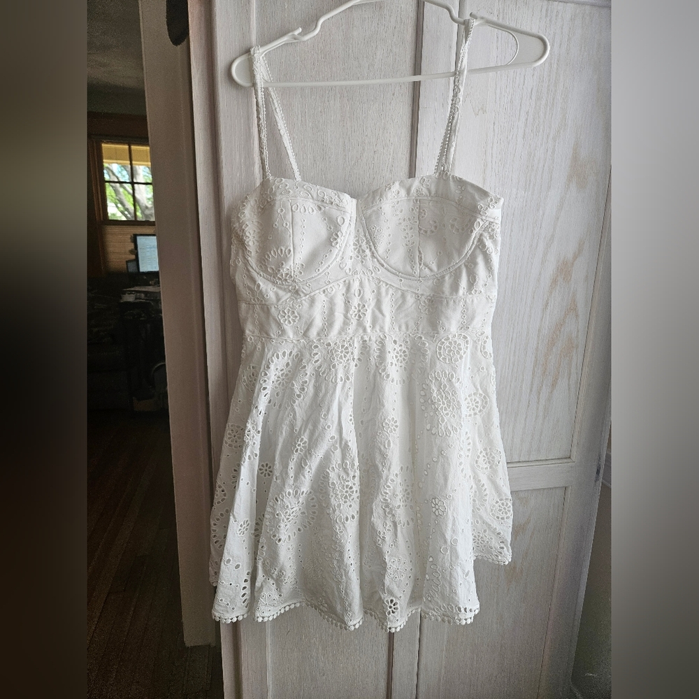 Openwork embroidered dress with sweetheart neckline